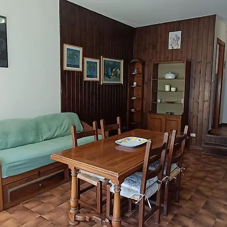 Con Giardino E Garage Privati, Accesso Diretto Al Garage *