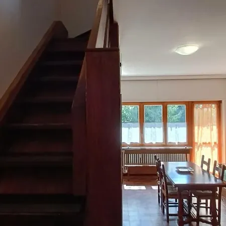 Con Giardino E Garage Privati, Accesso Diretto Al Garage