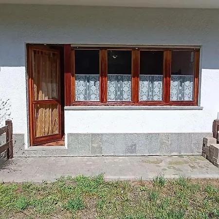 Con Giardino E Garage Privati, Accesso Diretto Al Garage