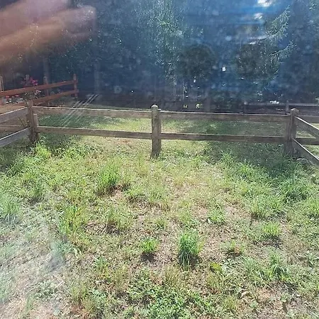 Con Giardino E Garage Privati, Accesso Diretto Al Garage Apartman *