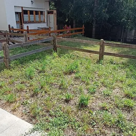 Con Giardino E Garage Privati, Accesso Diretto Al Garage Apartman