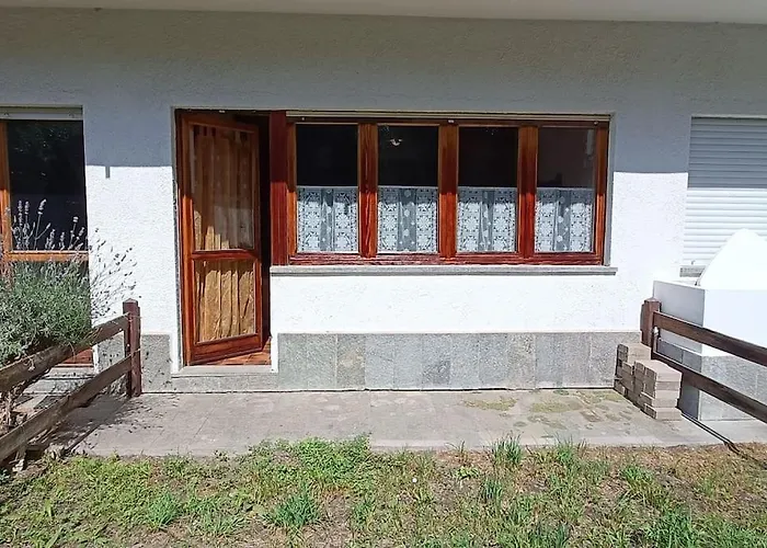 Con Giardino E Garage Privati, Accesso Diretto Al Garage