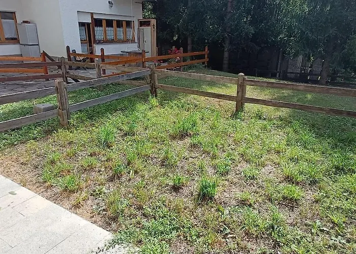 Con Giardino E Garage Privati, Accesso Diretto Al Garage アパート
